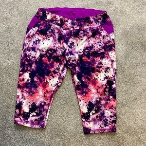 Plus size 2x Capri length floral pathetic pants